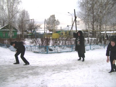 Чистый белый снежок, сугробы, белоснежный покров на земле - все это так поднимает настроение!
